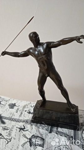 Антиквариат бронзовая статуэтка Копьеметатель