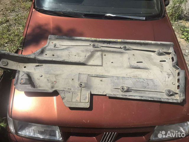 Volkswagen Polo пыльник двигателя