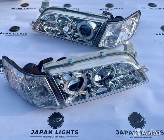 Фары линзовые с анг. глазками хром передние Toyota