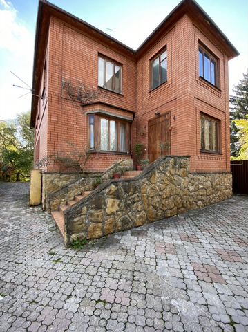 Дом 260 м² на участке 4 сот.