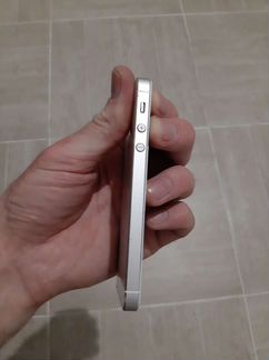 Телефон iPhone 5