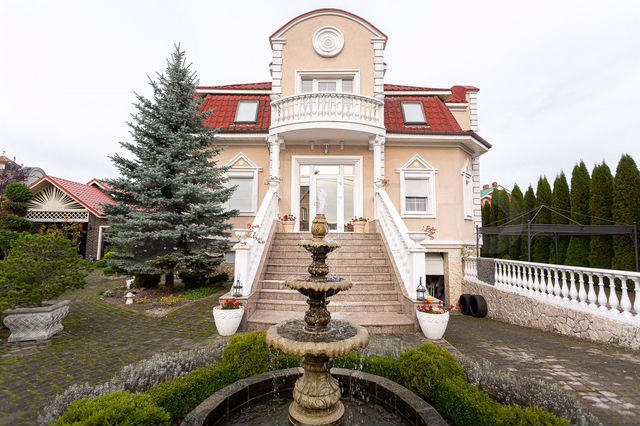 Дом 540 м² на участке 13 сот.