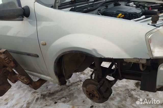 Крыло Рено Логан 1