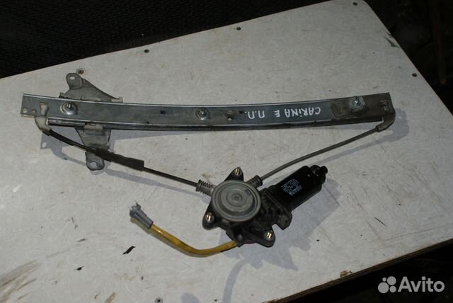 Передний правый стеклоподъемник Toyota Carina E