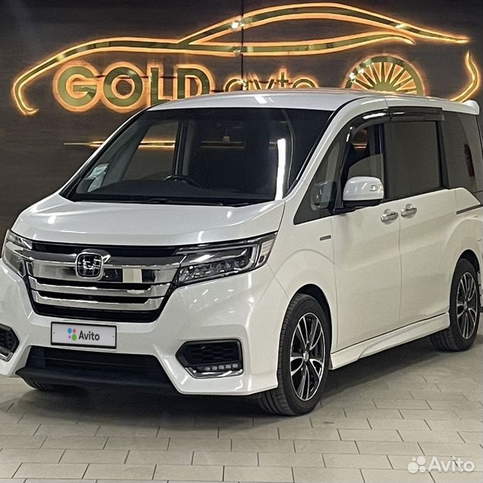 Минивэны брянск. Honda Stepwgn. Honda Stepwgn spada cool Spirit. Степвагон спада кул спирит 2019. Honda Stepwgn фотосессия.