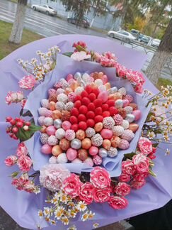 Клубничный букет