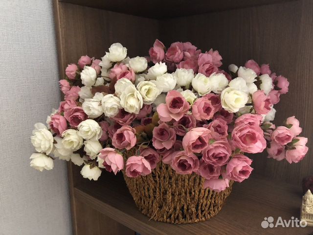 Кашпо с искусственными цветами