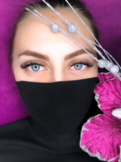 Наращивание ресниц, оформление бровей