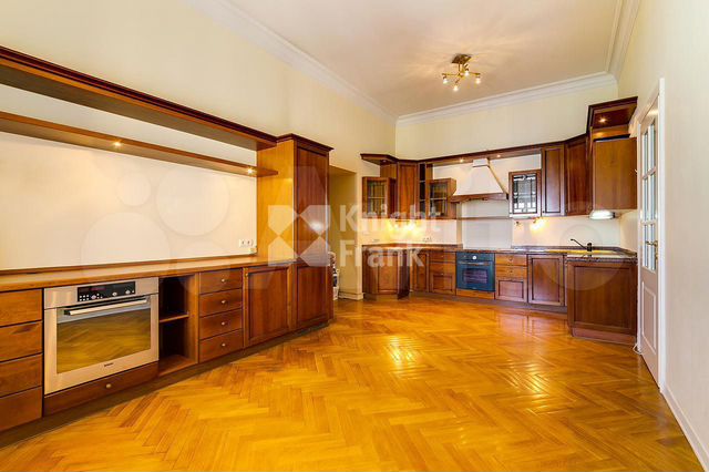 6-к. квартира, 350 м², 5/6 эт.