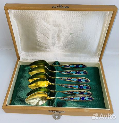 Серебряные ложки с эмалью и золочением в футляре