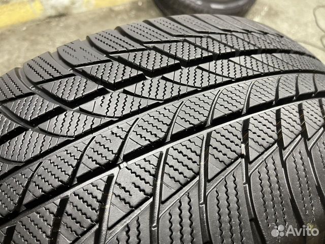 Bridgestone Blizzak LM-001 245/50 R19