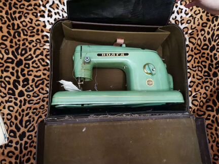 Швейная машина Волга