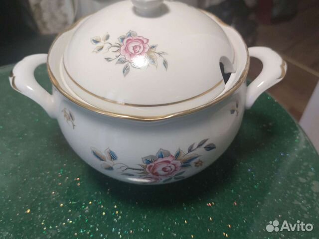 Супница с крышкой