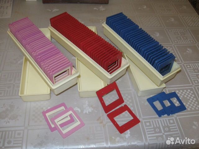 Контейнеры с рамками для слайдов, диафильмы