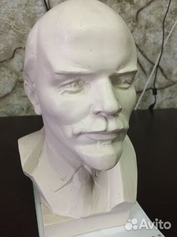 Бюст В. И. Ленина (гипсовая скульптура)