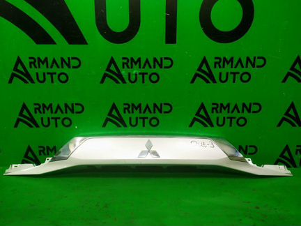 Накладка двери багажника Mitsubishi Outlander 3