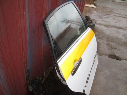 Задняя правая дверь Nissan Almera G15