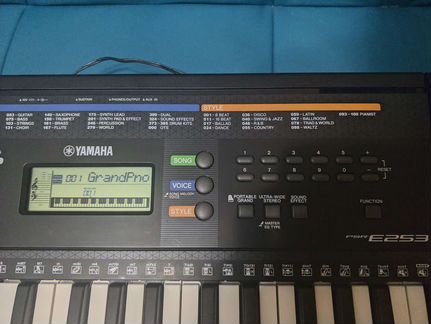 Синтезатор Yamaha psr e253