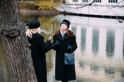 Шуба каракулевая