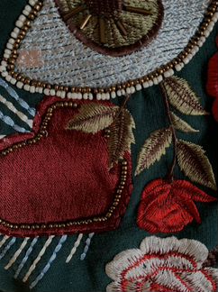 Толстовка утеплённая с вышивкой