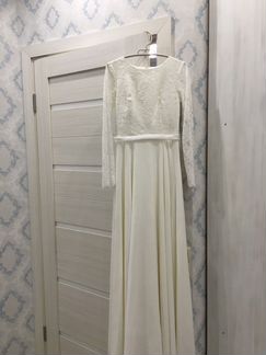 Свадебное /подвенечное платье с кружевными рукавам