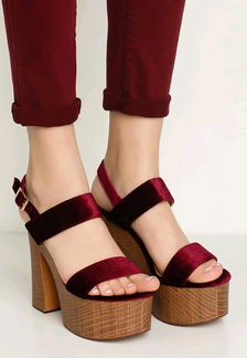 Босоножки 39 красные бархатные