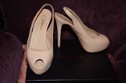 Бежевые босоножки Le Silla на шпильке и платформе