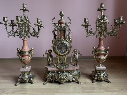 Антикварный часовой гарнитур
