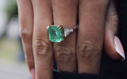 Кольцо с изумрудом