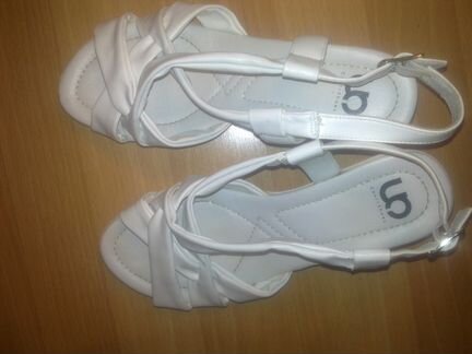 Женские босоножки