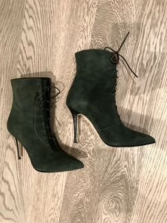 Manolo Blahnik. Ботильоны замшевые