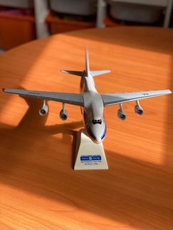Коллекционный самолет ан-124-100 Руслан Волга-Днеп
