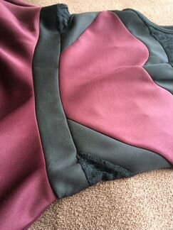 Элегантное бордовое платье