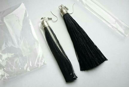 Стильные серьги-кисточки трех оттенков