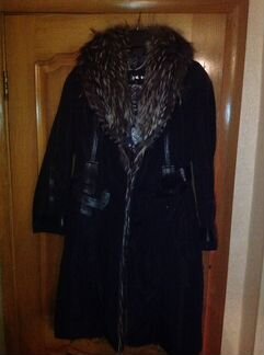 Пальто с песцовым воротником