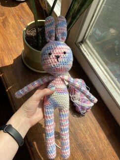 Вязаный зайка, ручная работа