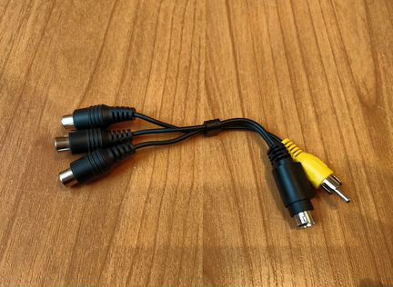 Кабель-переходник с компонентного на S-Video и RCA