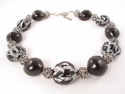 Бусы Магия черного