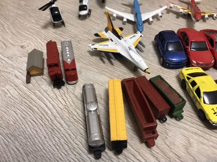 Пакет машинок и самолетов