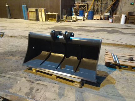 Планировочный 2000мм на Komatsu PC300 PC290