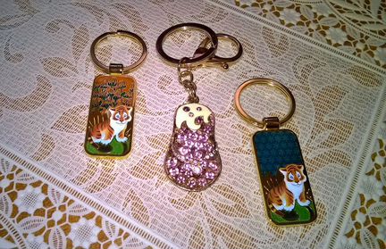Заколки - невидимки, брелоки для ключей
