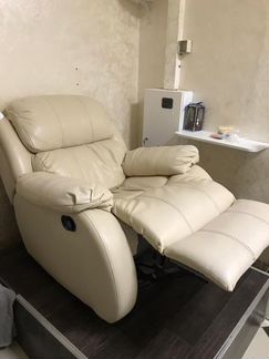 Кожанное кресло