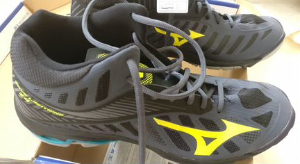 Кроссовки волейбольные Mizuno wave lightning Z4