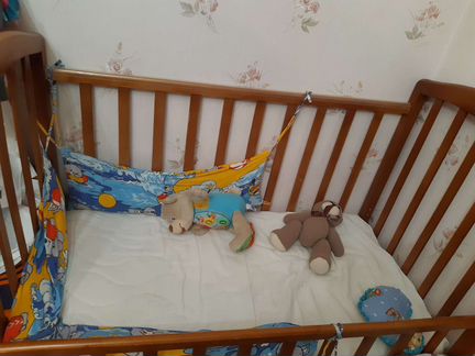 Кроватка с маятником и матрасом. 0+