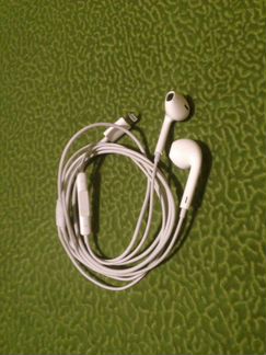 Наушники Apple EarPods с разъемом Lightning, новые
