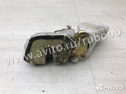 Замок двери задний правый Mitsubishi Pajero 3 V78W