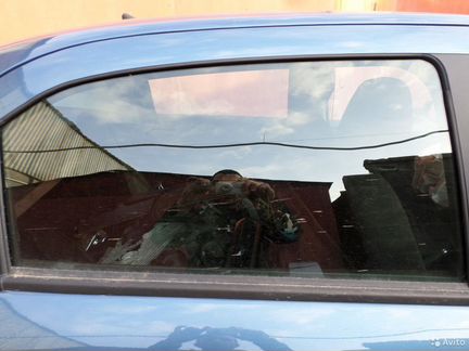 Пежо 301 стекло заднее правое левое