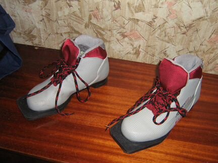 Лыжные ботинки с меховой подкладкой.21см