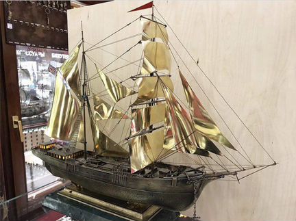 Корабль Бригантина