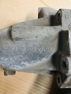 Кронштейн двигателя Mercedes w212,w207,w204.м271